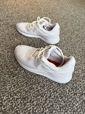 Nike White Women's Athletic Running Shoes